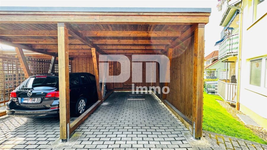 Gepflegte Etagenwohnung in hervorragender Wohnlage mit Carport und großem Balkon - Carport